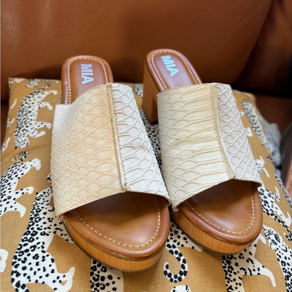 MIA faux snakeskin cream clunky heel - Picture 2 of 9